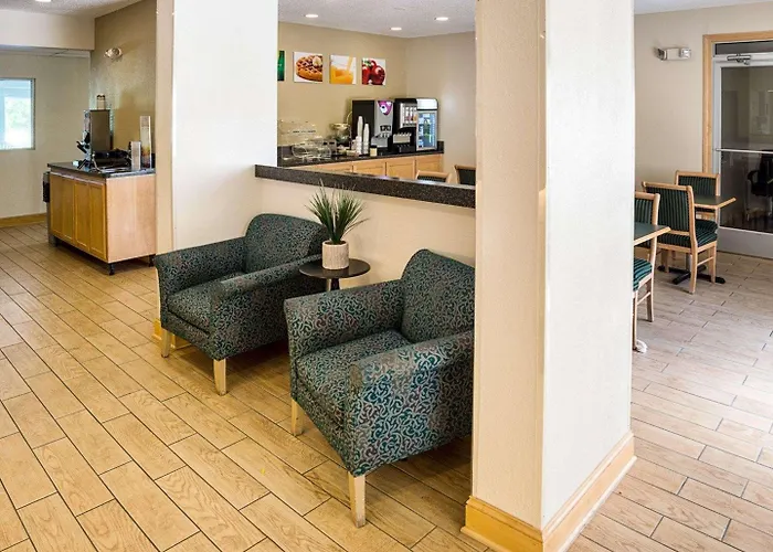 Quality Inn Near Northtown Mall & National Sports Center