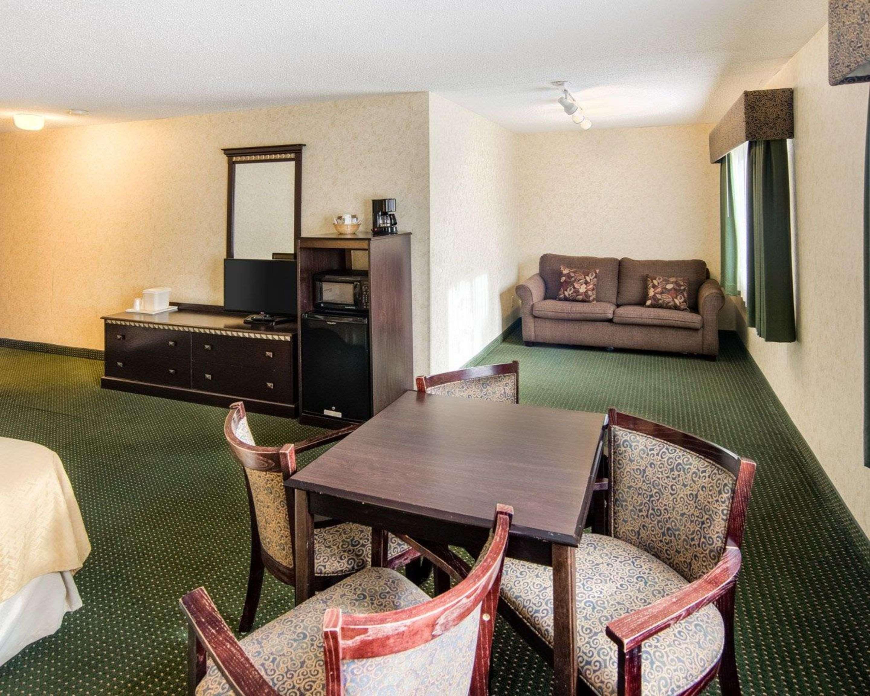 Inn Quality Near Northtown Mall & National Sports Center 2*